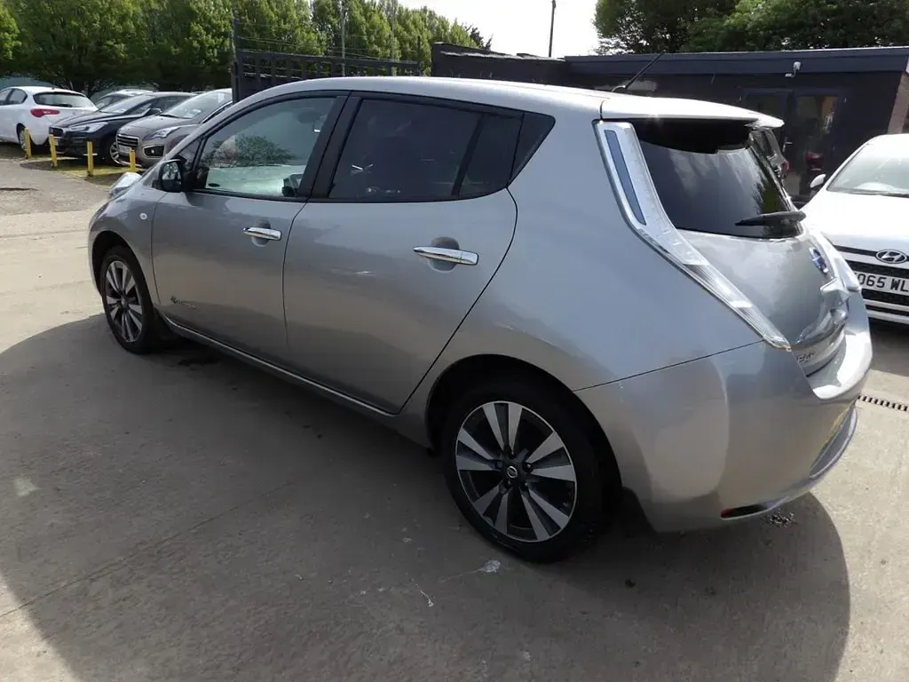 Used Nissan Leaf Tekna 80 kW (109 HP) 2015 Silver Hatchback