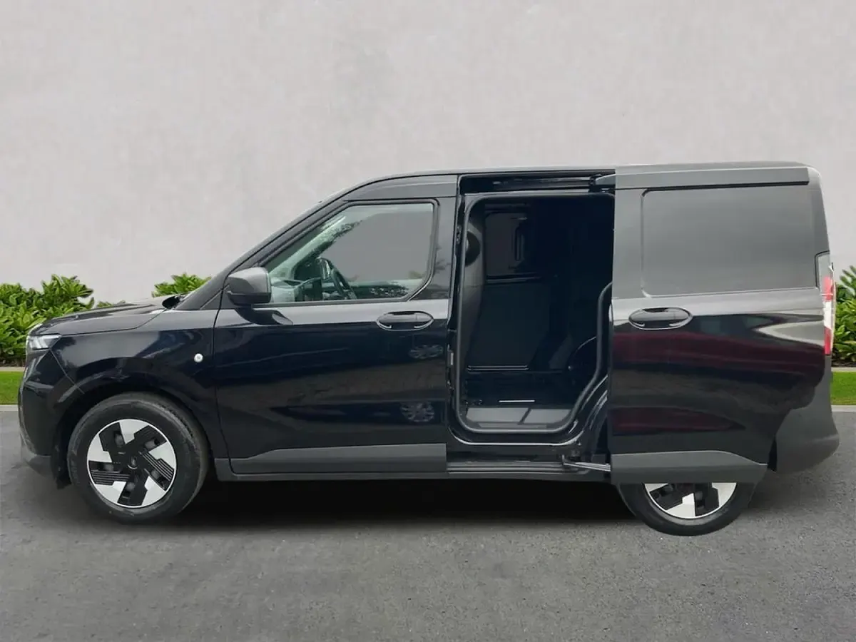 Ny Ford E-Transit Trend 100 kW (136 HK) 2025 Svart Van