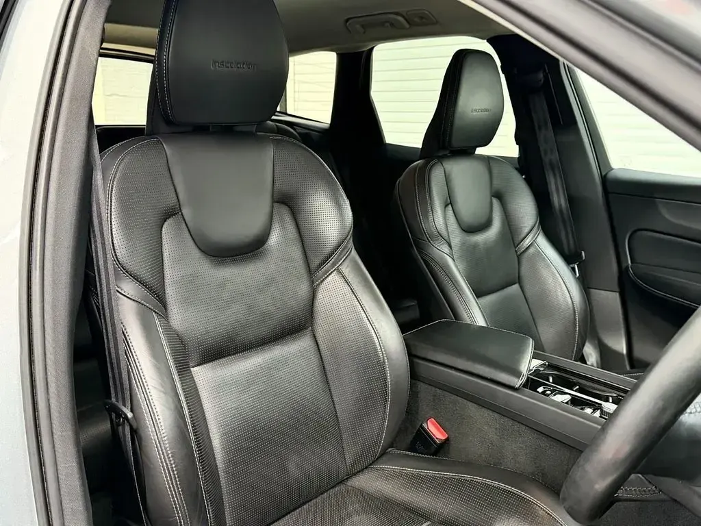 Used Volvo XC60 Inscription 235 HP (172 kW) 2018 Silver SUV
