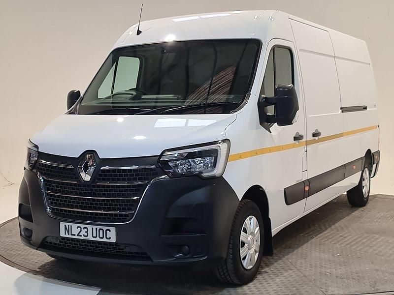 Used Renault Master Business 135 HP (99 kW) 2023 White MPV