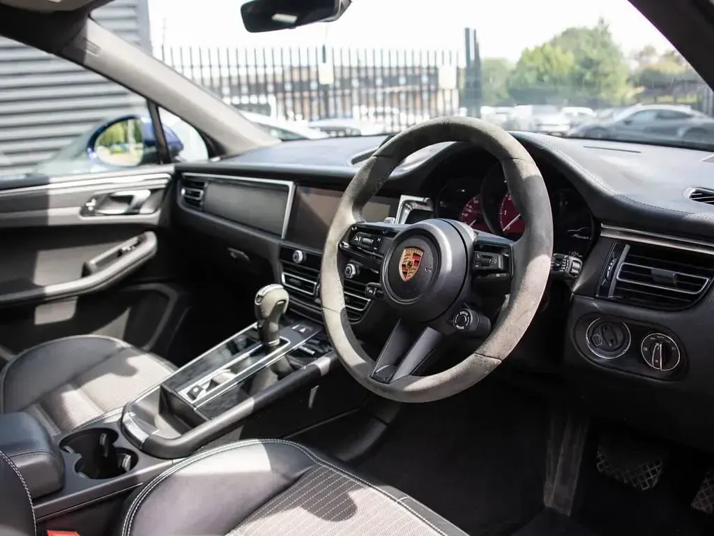 Used Porsche Macan 265 HP (194 kW) 2024 Blue SUV