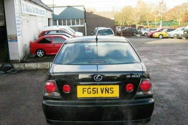 Used Lexus IS200 153 HP (112 kW) 2001 Estate