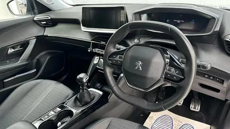 Used Peugeot 2008 Allure Premium 100 HP (73 kW) 2022 Grey SUV