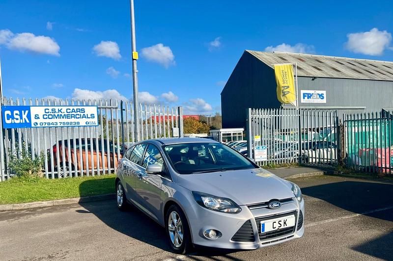 Used Ford Focus Zetec 115 HP (84 kW) 2012 Silver Hatchback