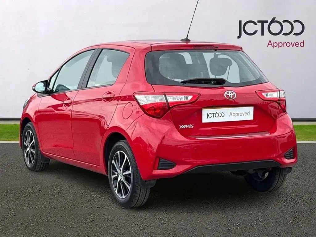 Used Toyota Yaris 109 HP (80 kW) 2019 Red Hatchback