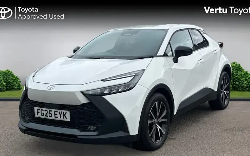 Used Toyota C-HR Design 140 HP (102 kW) 2025 White SUV