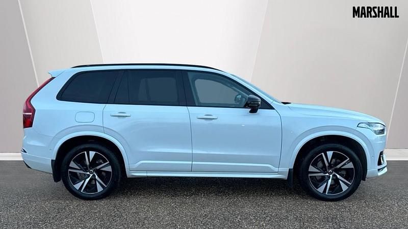 Used Volvo XC90 Plus 250 HP (183 kW) 2024 Metallic  crystal white SUV