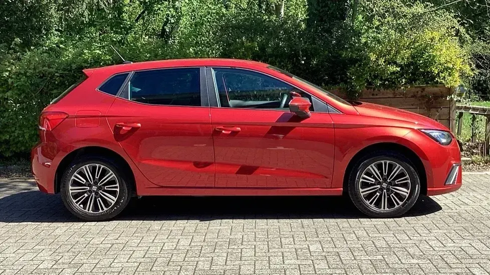 Usado Seat Ibiza SE 2022 Rojo Utilitario