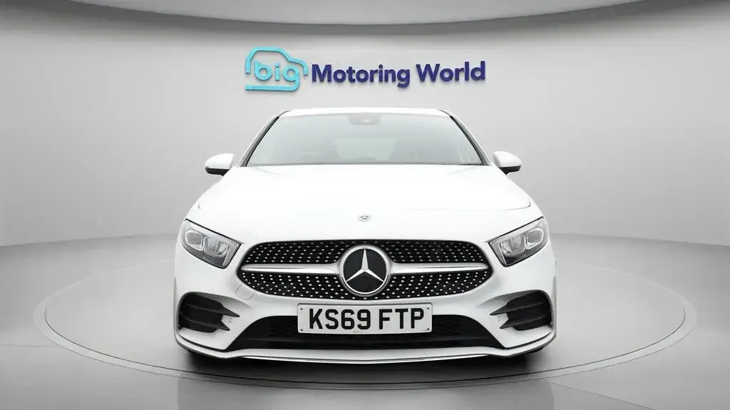 Used Mercedes A180 Executive 116 HP (85 kW) 2019 White Hatchback