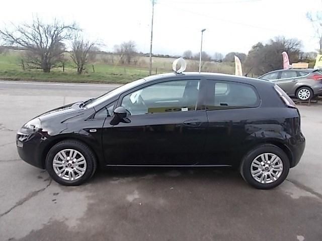 Used Fiat Punto Easy 69 HP (50 kW) 2014 Black Hatchback