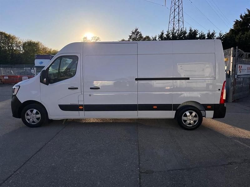 Used Renault Master Business 2023 White MPV