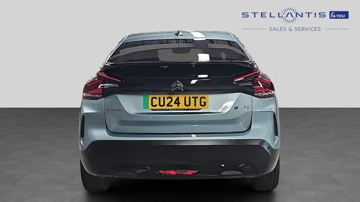 Used Citroën e-C4 Shine 98 kW (134 HP) 2024 Blue Hatchback