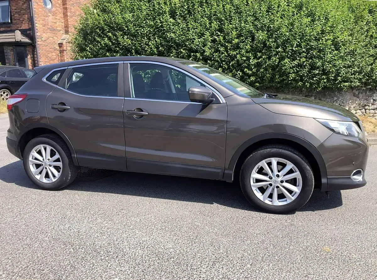 Used Nissan Qashqai Acenta 130 HP (95 kW) 2014 Beige SUV
