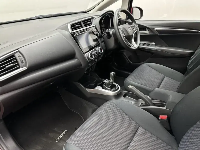 Used Honda Jazz SE 102 HP (75 kW) 2019 Milano red Hatchback