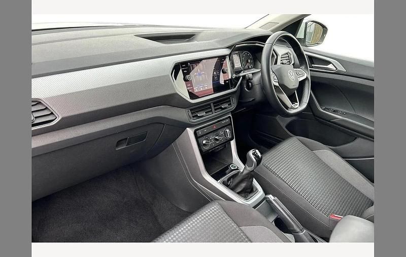 Used VW T-Cross Active 110 HP (80 kW) 2022 Pure white SUV