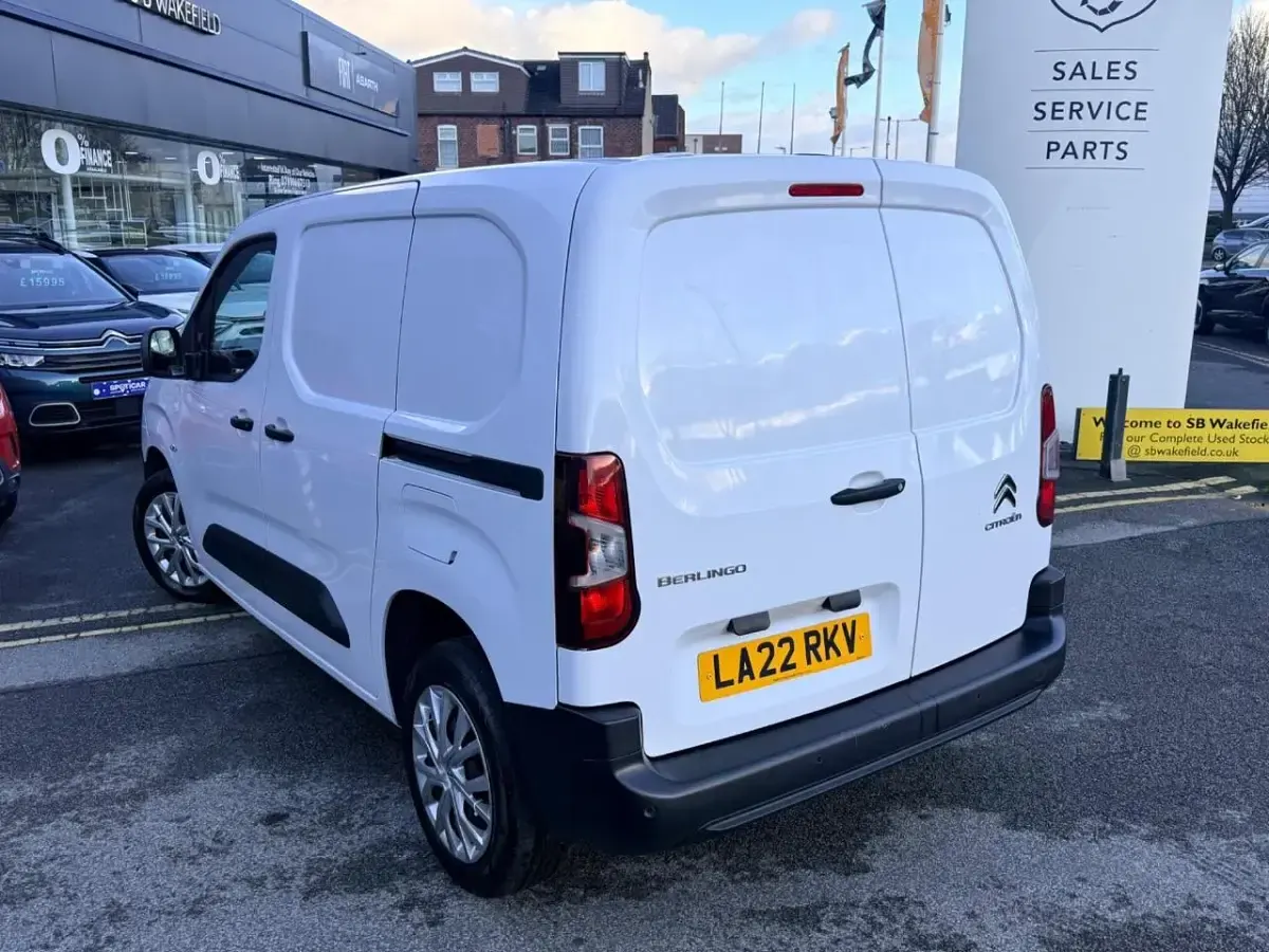 Used Citroën Berlingo 99 HP (72 kW) 2022 White MPV