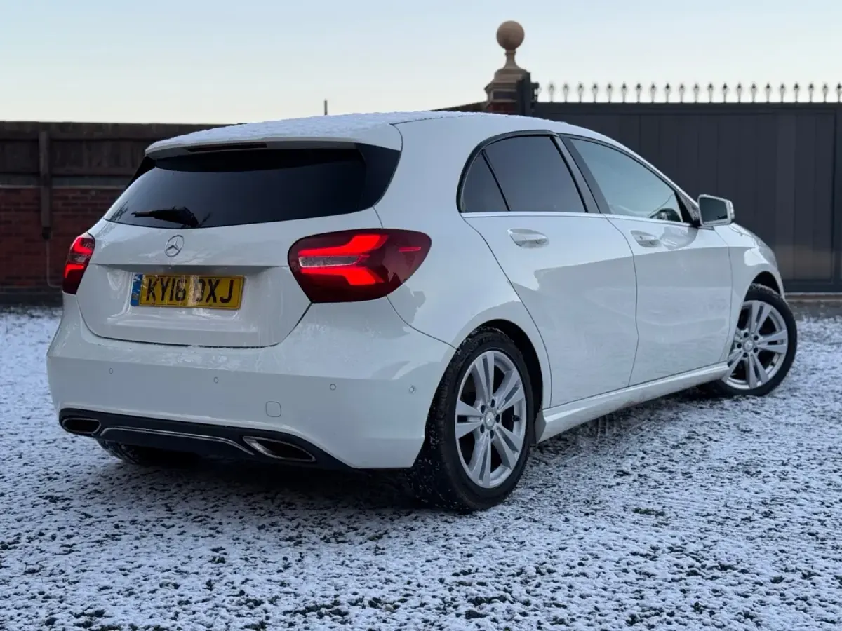 Usado Mercedes A200 Premium 136 HP (100 kW) 2016 Branco Citadino