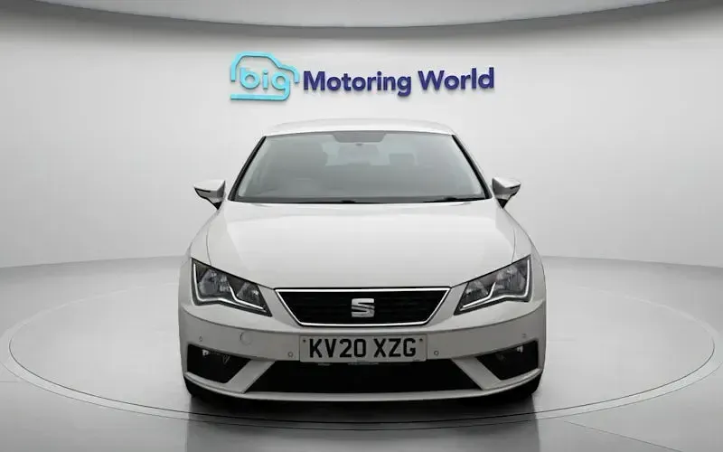 Used Seat Leon SE Dynamic 116 HP (85 kW) 2020 White Hatchback