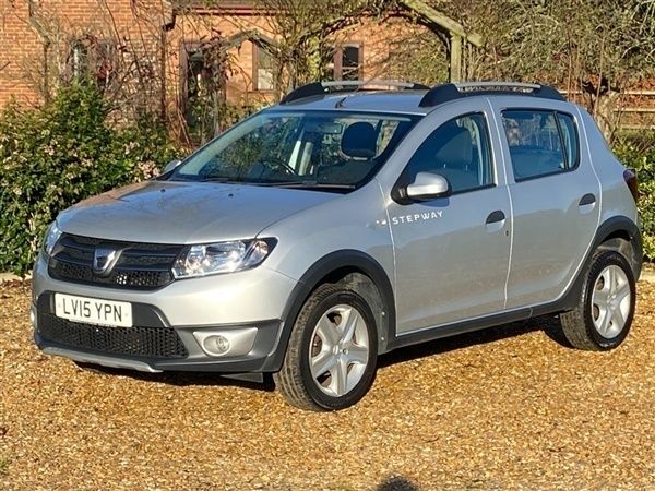 Silver Used 2015 Dacia Sandero Lauréate Hatchback | £4,295 (Fair price) - Image 1/1