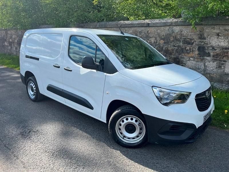 White Used 2022 Vauxhall Combo MPV | £7,495 (Super price) - Image 1/3