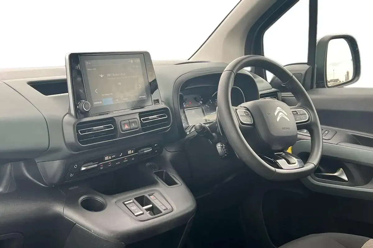 Used Citroën Berlingo XTR 130 HP (95 kW) 2024 Grey MPV