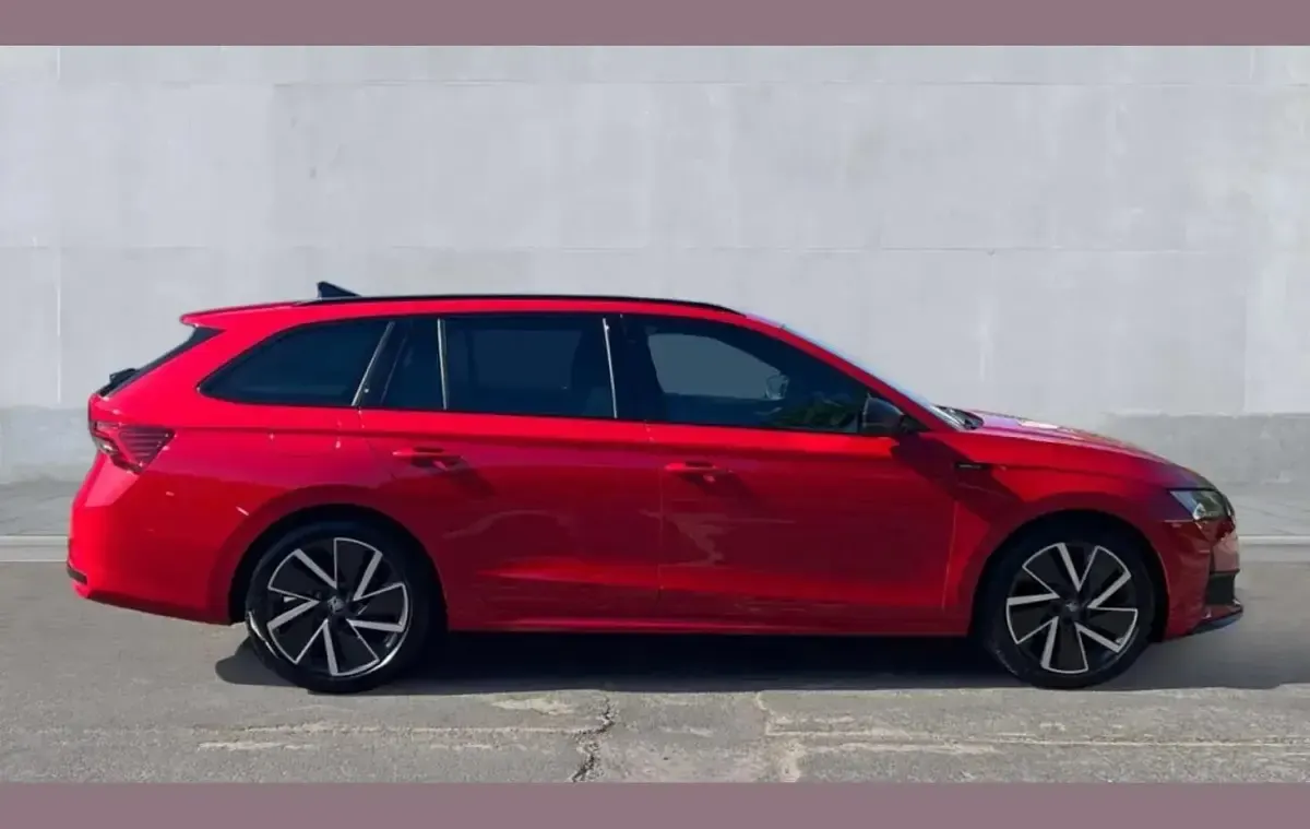 Used Skoda Octavia SportLine 147 HP (108 kW) 2025 Red Estate