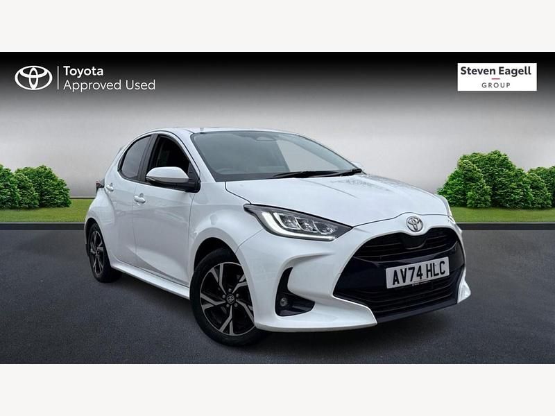 Used Toyota Yaris Hybrid Design 116 HP (85 kW) 2024 White Hatchback