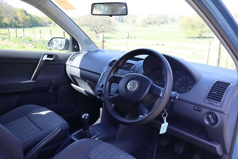 Used VW Polo 55 HP (40 kW) 2006 Blue Hatchback