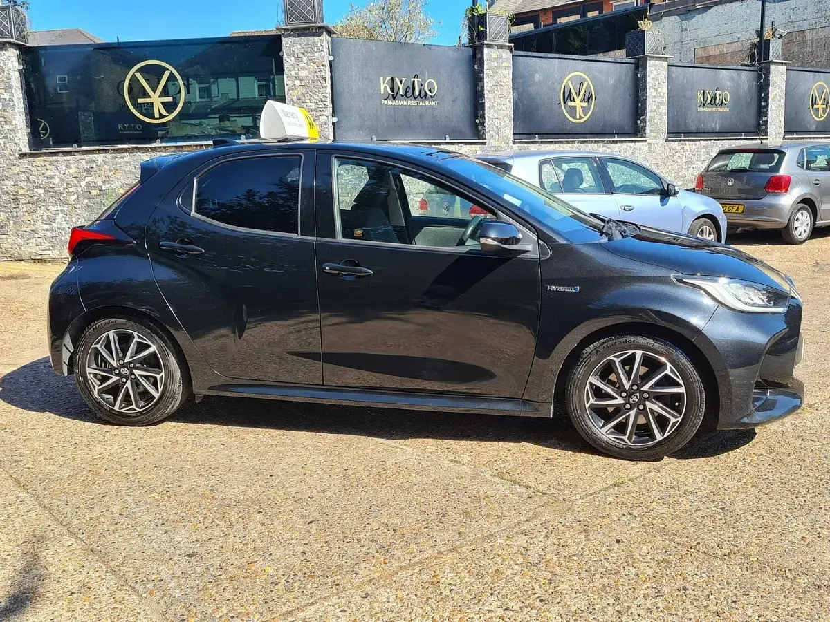 Used Toyota Yaris Design 91 HP (66 kW) 2021 Black Hatchback