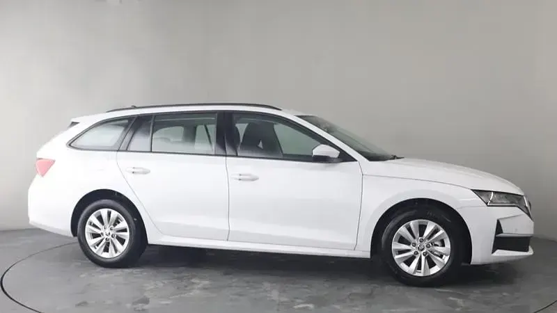 Used Skoda Octavia SE Technology 116 HP (85 kW) 2024 White Estate