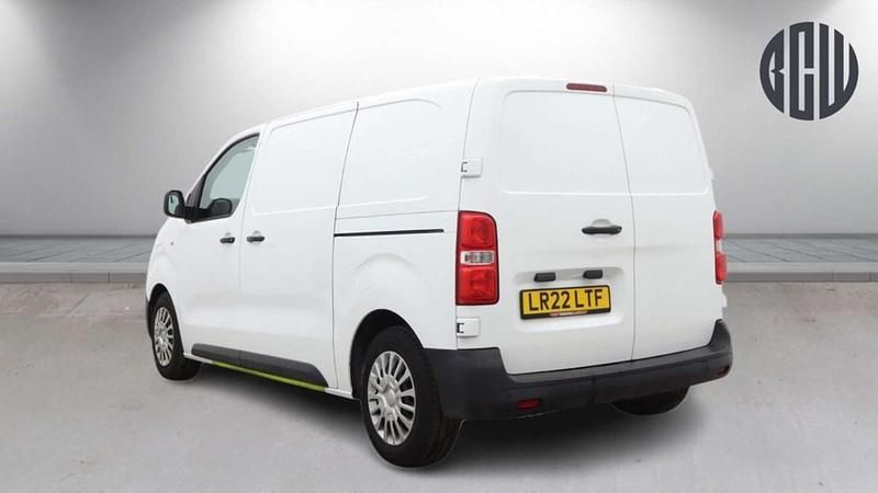 Used Toyota Proace 100 kW (136 HP) 2022 White MPV