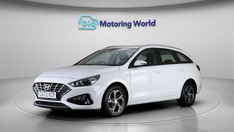 Used Hyundai i30 SE 120 HP (88 kW) 2022 White Estate