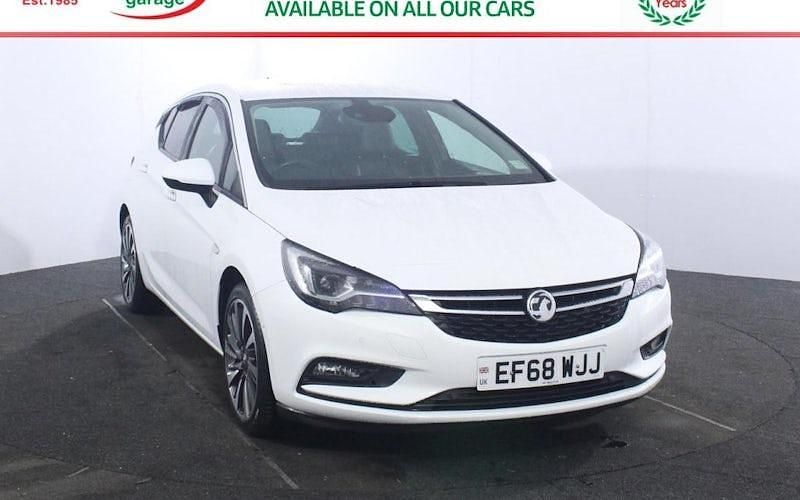 Used Vauxhall Astra Ultimate 150 HP (110 kW) 2019 White Hatchback