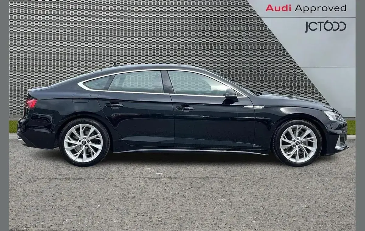 Używany Audi A5 Sport 147 KM (108 kW) 2024 Czarny Hatchback