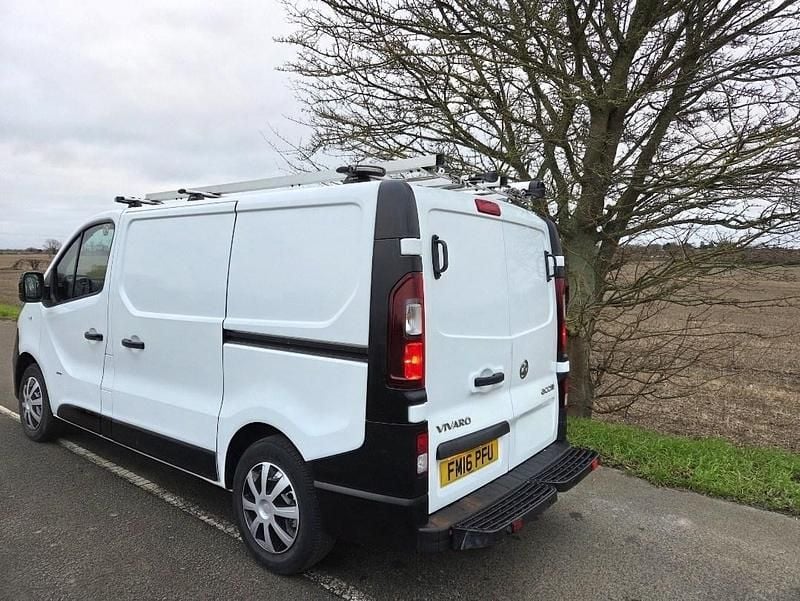 Used Vauxhall Vivaro 90 HP (66 kW) 2016 White MPV