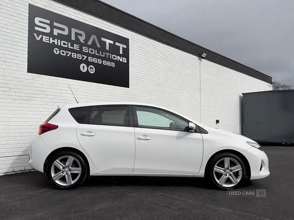 Used Toyota Auris Sport 130 HP (95 kW) 2013 White Hatchback
