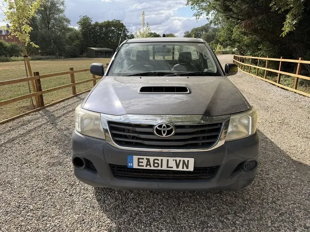 Used Toyota HiLux 144 HP (105 kW) 2011 Grey Pickup