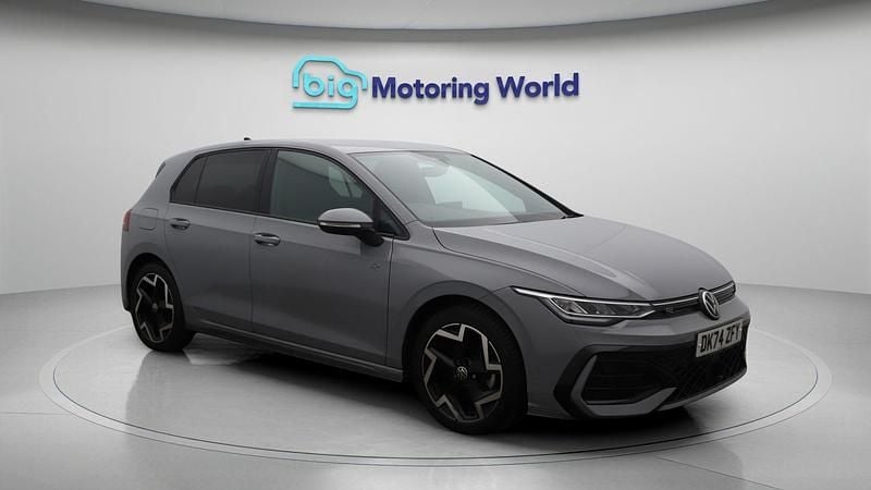 Used 2024 VW Golf VIII R-line | £25,400 (Expensive) - Image 1/4