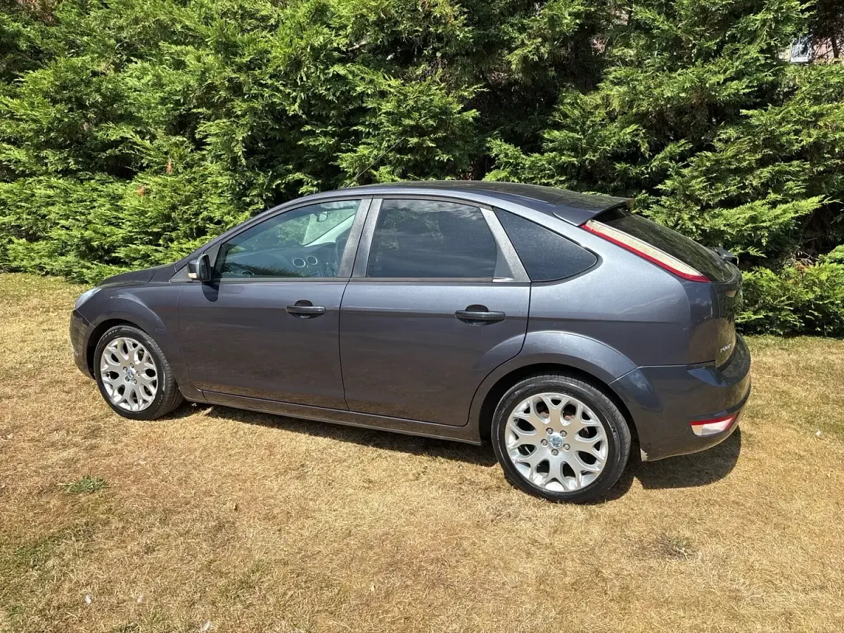 Used Ford Focus Zetec 2009 Grey Hatchback