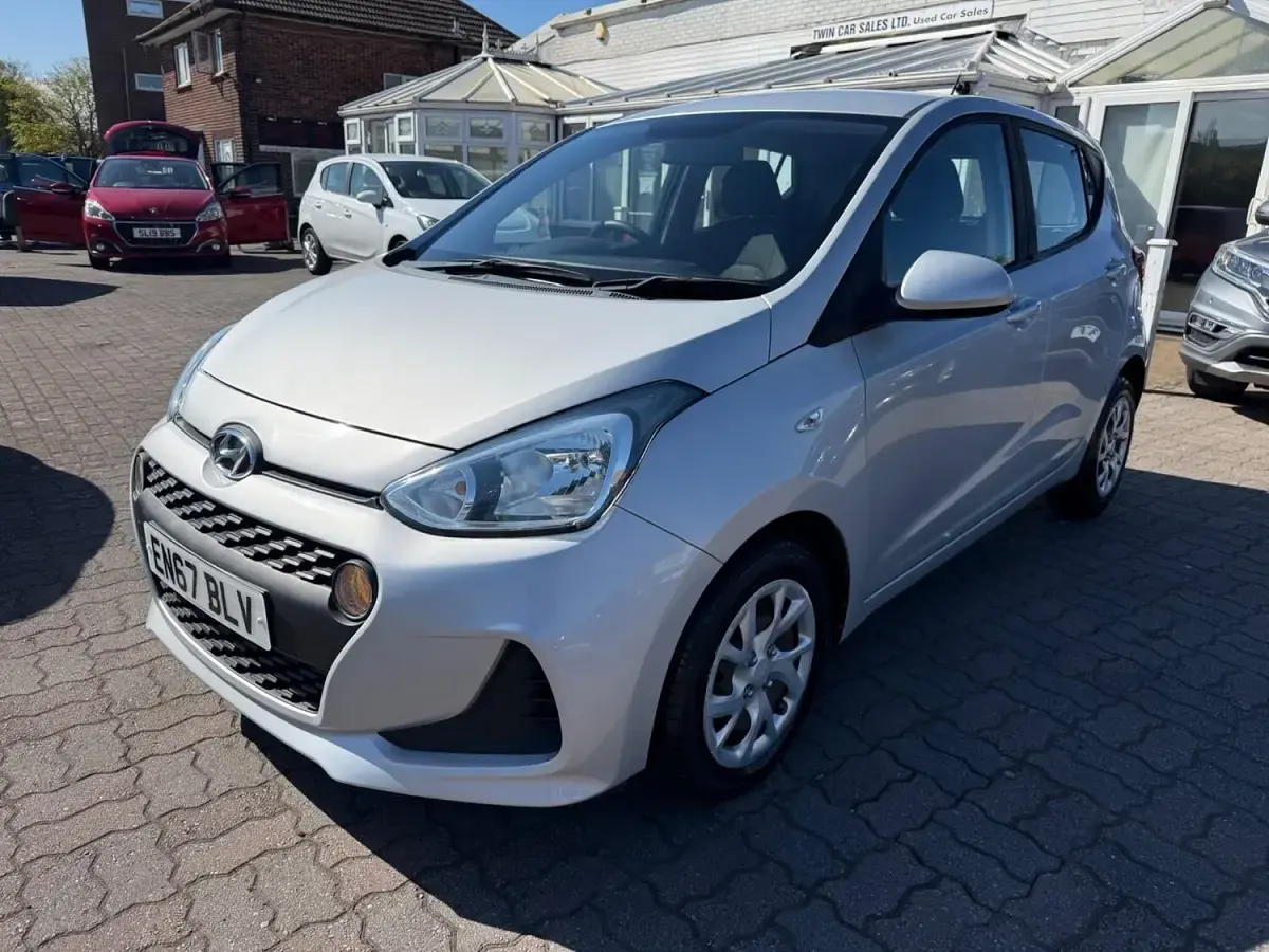 Used Hyundai i10 SE 87 HP (63 kW) 2018 Silver Hatchback