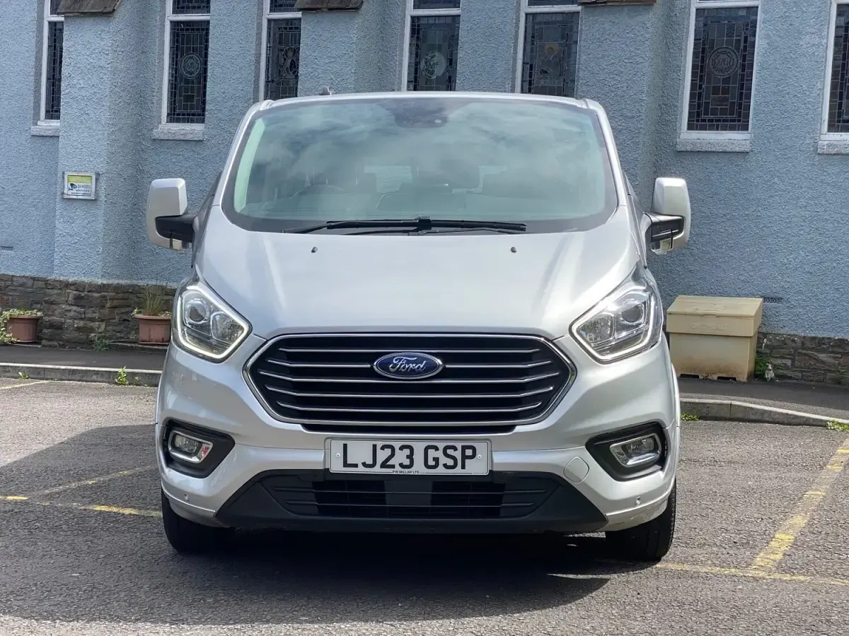 Used Ford Tourneo Titanium 130 HP (95 kW) 2023 Silver MPV