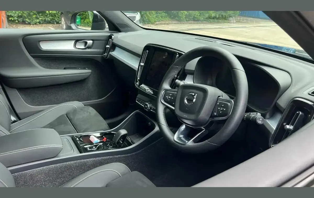 Used Volvo XC40 Plus 197 HP (144 kW) 2025 Black SUV