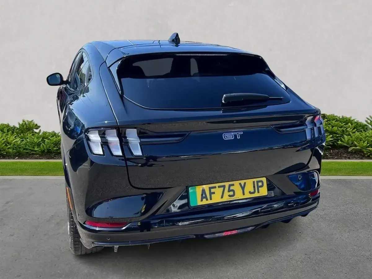 New Ford Mustang Extended Range 487 HP (358 kW) 2025 Black Hatchback
