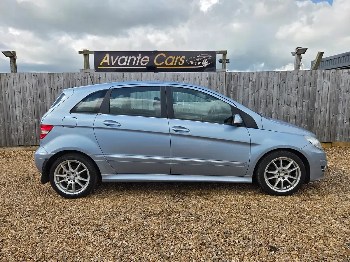 Used Mercedes B180 2010 Blue MPV