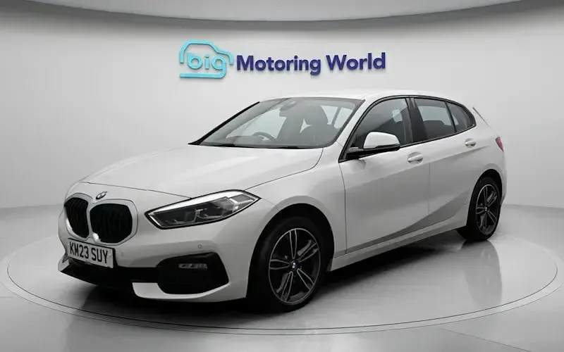 Used BMW 118 Sport Line 136 HP (100 kW) 2023 White Hatchback