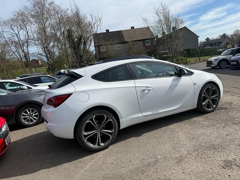 Used Vauxhall Astra GTC Edition 120 HP (88 kW) 2016 White Coupe