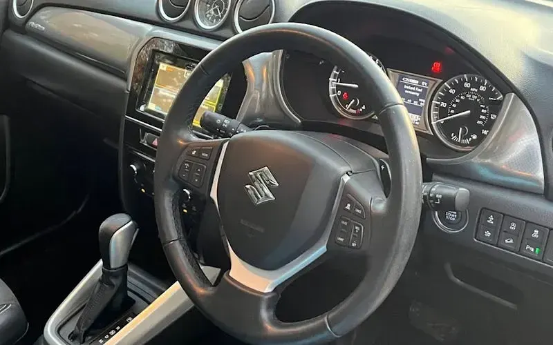 Second-hand Suzuki Vitara SZ5 120 CP (88 kW) 2018 Alb SUV