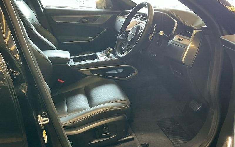 Used Jaguar F-Pace R-Dynamic 404 HP (297 kW) 2022 Black SUV