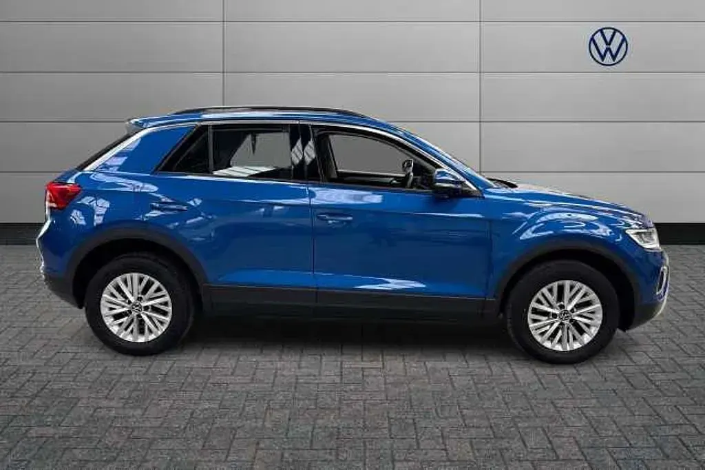 Begagnad VW T-Roc Life 150 HK (110 kW) 2022 Blå SUV