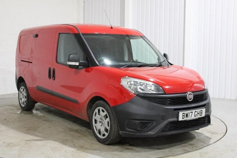 Red Used 2017 Fiat Doblò MPV | £4,995 (Fair price) - Image 1/4